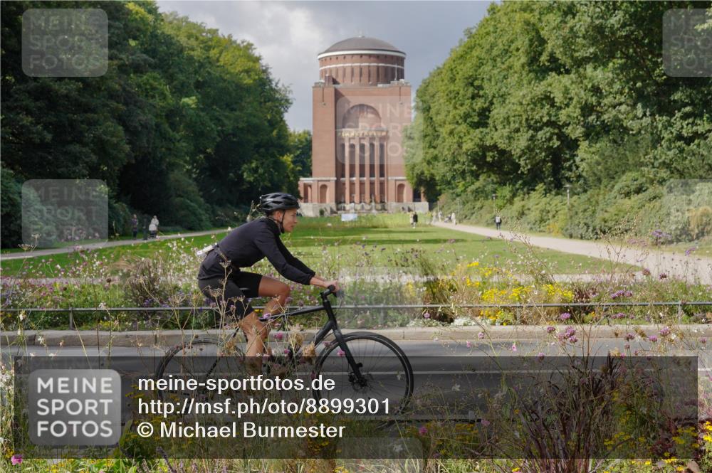 14.09.2025 - Stadtparktriathlon Michael Burmester http://msf.ph/oto/8899301 14.09.2025 12:54:21 Radfahren 1241, 1290, 1291 meine-sportfotos.de