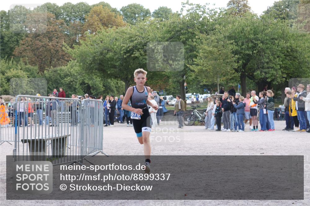 14.09.2025 - Stadtparktriathlon Strokosch-Dieckow http://msf.ph/oto/8899337 14.09.2025 14:12:37 Ziel 1376, 1678, 1679 meine-sportfotos.de