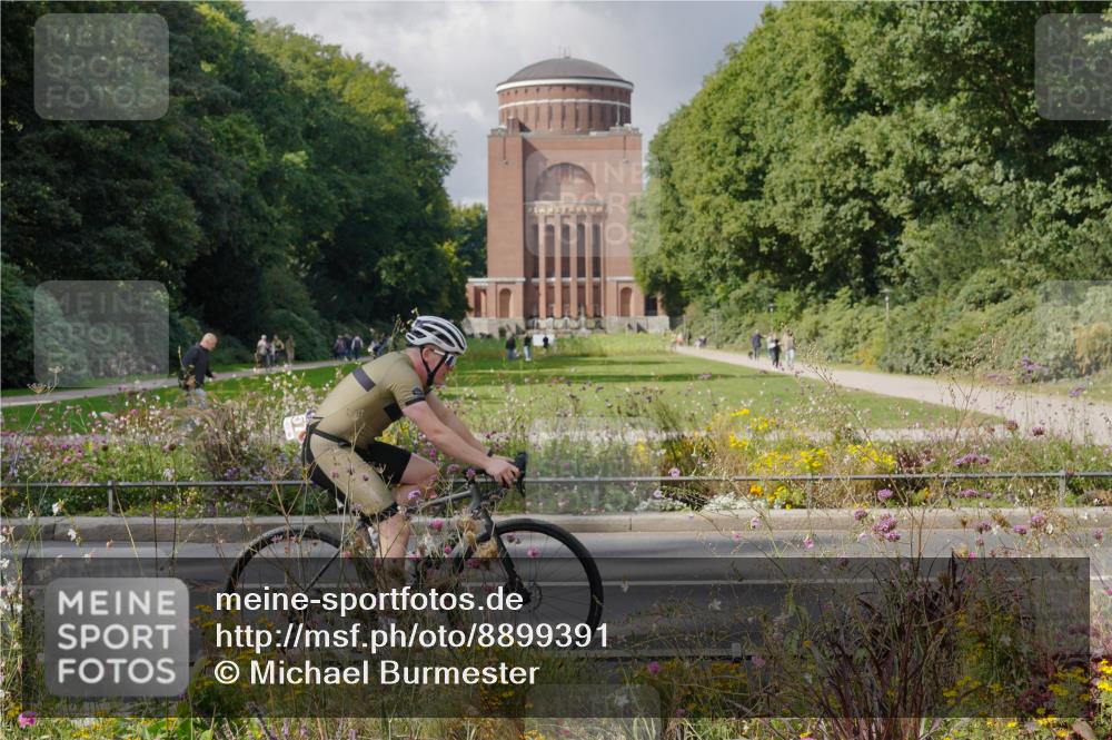 14.09.2025 - Stadtparktriathlon Michael Burmester http://msf.ph/oto/8899391 14.09.2025 12:55:34 Radfahren 1357, 1387, 1394, 1397 meine-sportfotos.de