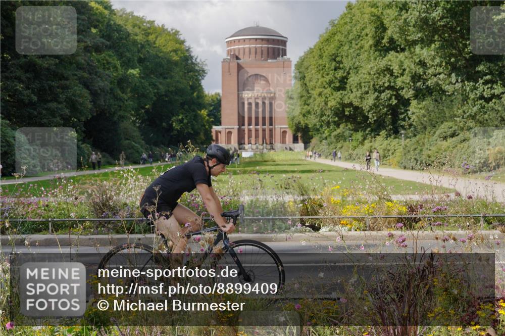 14.09.2025 - Stadtparktriathlon Michael Burmester http://msf.ph/oto/8899409 14.09.2025 12:55:46 Radfahren 1370, 1394, 1403, 1411 meine-sportfotos.de