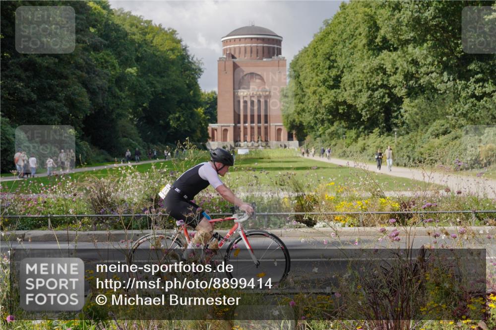 14.09.2025 - Stadtparktriathlon Michael Burmester http://msf.ph/oto/8899414 14.09.2025 12:55:55 Radfahren 1273, 1384, 1403 meine-sportfotos.de
