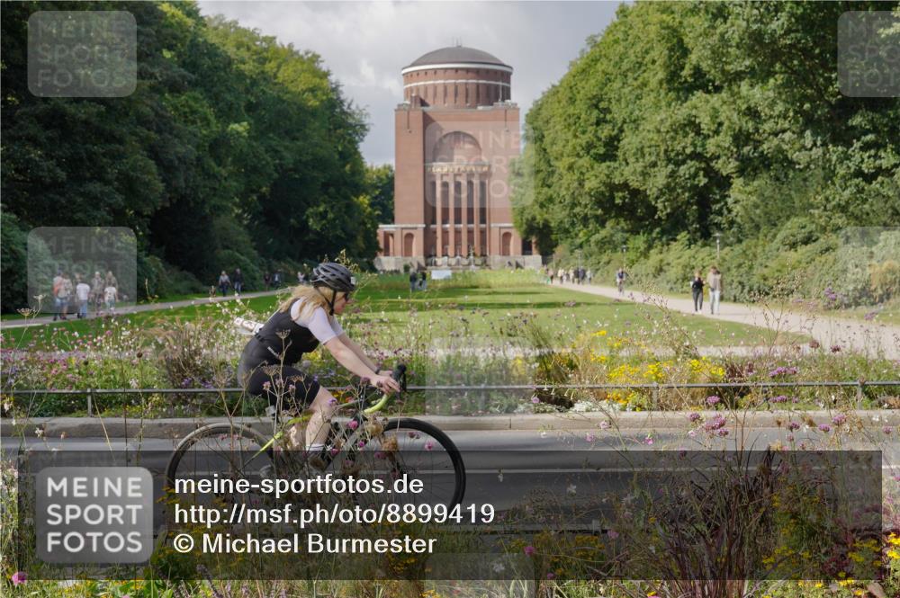 14.09.2025 - Stadtparktriathlon Michael Burmester http://msf.ph/oto/8899419 14.09.2025 12:55:57 Radfahren 1273, 1384, 1403 meine-sportfotos.de