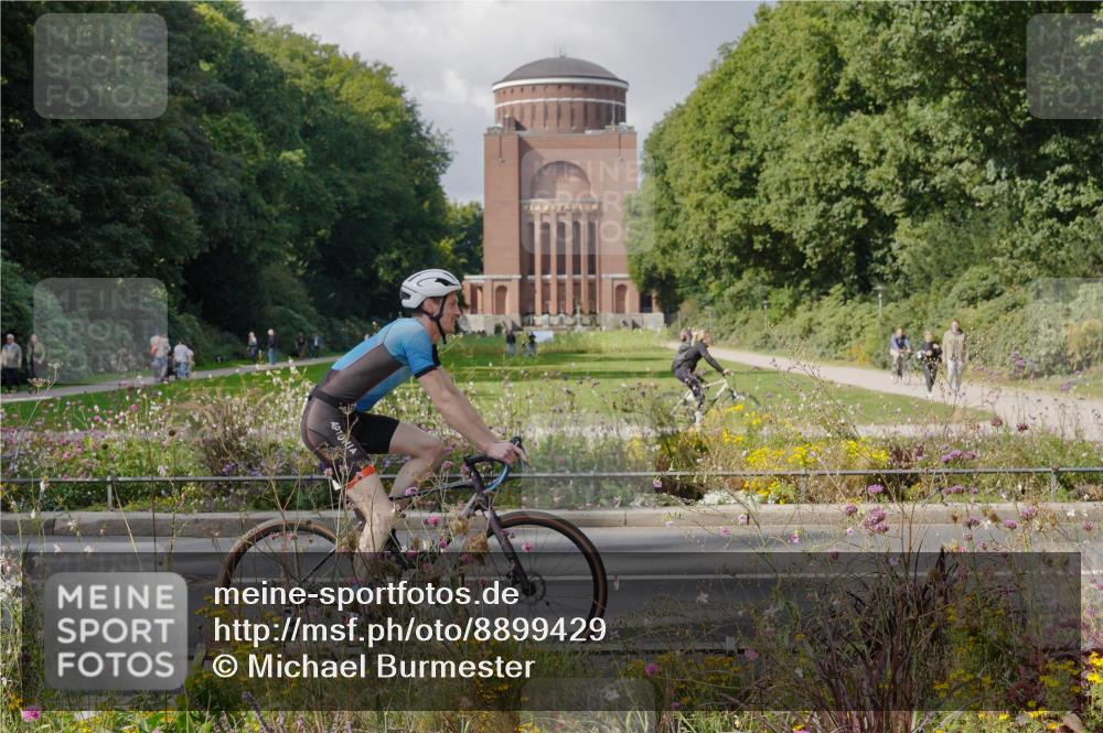 14.09.2025 - Stadtparktriathlon Michael Burmester http://msf.ph/oto/8899429 14.09.2025 12:56:07 Radfahren 1352, 1355, 1374, 1384, 1389 meine-sportfotos.de