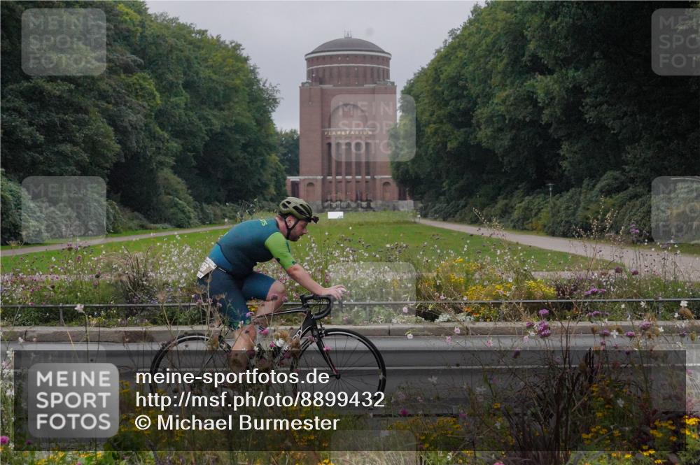 14.09.2025 - Stadtparktriathlon Michael Burmester http://msf.ph/oto/8899432 14.09.2025 09:12:48 Radfahren 320, 334, 356, 422 meine-sportfotos.de