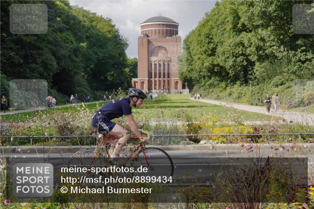 14.09.2025 - Stadtparktriathlon Michael Burmester http://msf.ph/oto/8899434 14.09.2025 12:56:08 Radfahren 1352, 1355, 1374, 1389 meine-sportfotos.de