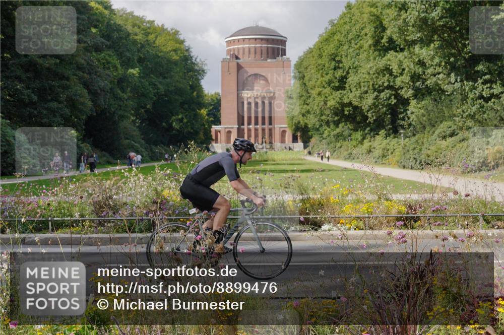 14.09.2025 - Stadtparktriathlon Michael Burmester http://msf.ph/oto/8899476 14.09.2025 12:56:31 Radfahren 1248, 1367, 1385, 1400, 1510 meine-sportfotos.de