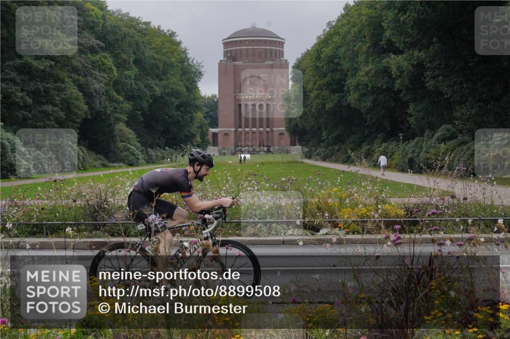 14.09.2025 - Stadtparktriathlon Michael Burmester http://msf.ph/oto/8899508 14.09.2025 09:13:39 Radfahren 324, 346, 386, 425 meine-sportfotos.de