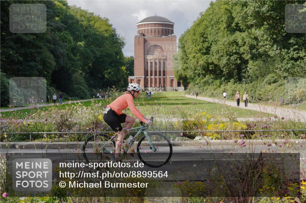 14.09.2025 - Stadtparktriathlon Michael Burmester http://msf.ph/oto/8899564 14.09.2025 12:57:45 Radfahren 1100, 1365, 1371, 1426 meine-sportfotos.de