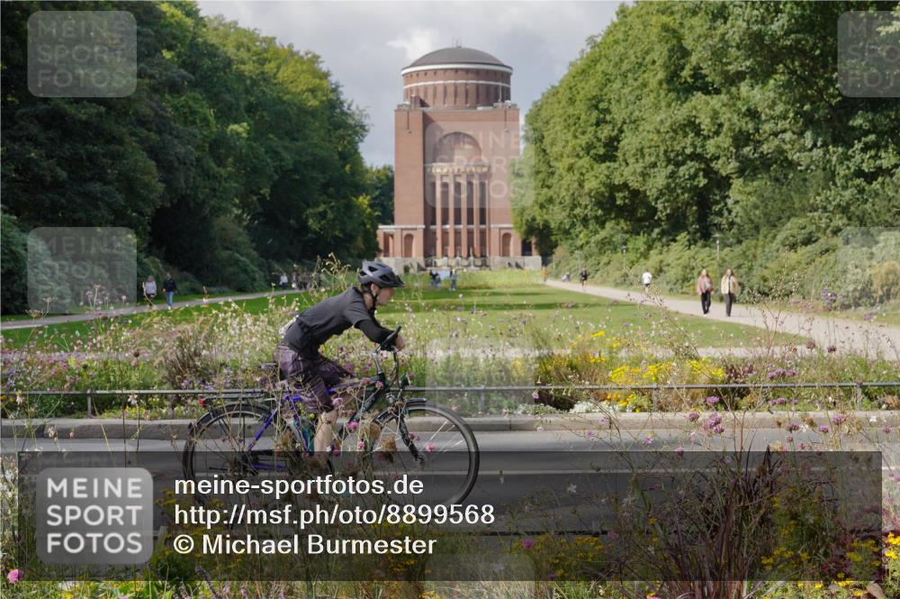 14.09.2025 - Stadtparktriathlon Michael Burmester http://msf.ph/oto/8899568 14.09.2025 12:57:47 Radfahren 1100, 1336, 1365, 1371, 1426 meine-sportfotos.de