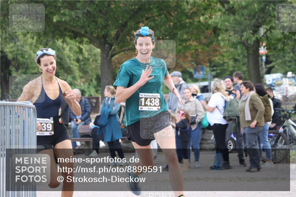 14.09.2025 - Stadtparktriathlon Strokosch-Dieckow http://msf.ph/oto/8899591 14.09.2025 14:14:40 Ziel 1438, 1439 meine-sportfotos.de