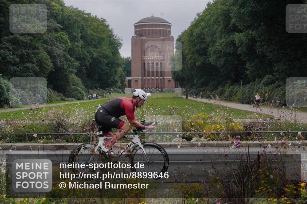 14.09.2025 - Stadtparktriathlon Michael Burmester http://msf.ph/oto/8899646 14.09.2025 09:14:56 Radfahren 353, 383, 393, 400, 473 meine-sportfotos.de