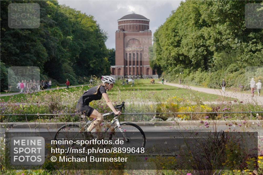 14.09.2025 - Stadtparktriathlon Michael Burmester http://msf.ph/oto/8899648 14.09.2025 12:58:49 Radfahren 1295, 1369, 1391, 1443, 1446, 1459 meine-sportfotos.de