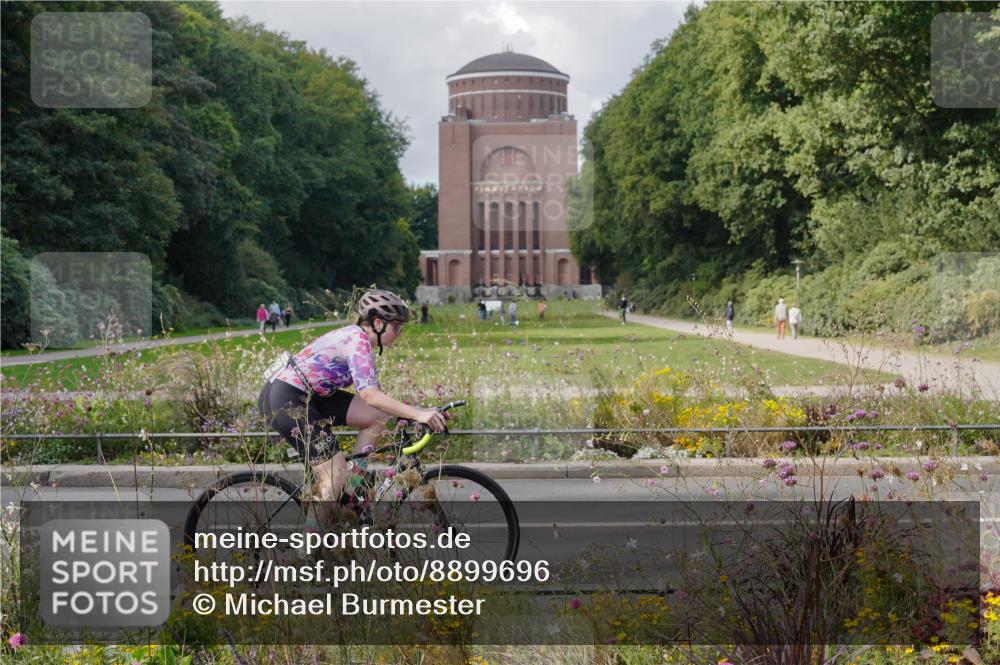 14.09.2025 - Stadtparktriathlon Michael Burmester http://msf.ph/oto/8899696 14.09.2025 12:59:17 Radfahren 1279, 1334, 1390, 1392, 1444 meine-sportfotos.de