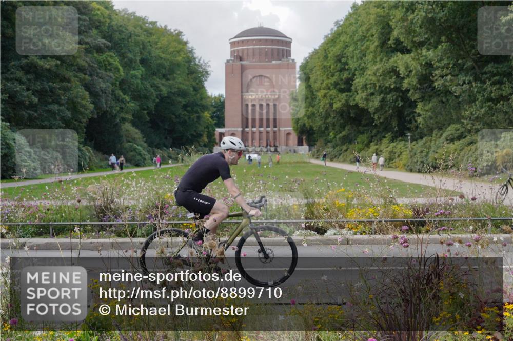 14.09.2025 - Stadtparktriathlon Michael Burmester http://msf.ph/oto/8899710 14.09.2025 12:59:30 Radfahren 1312, 1345, 1381, 1430, 1451 meine-sportfotos.de