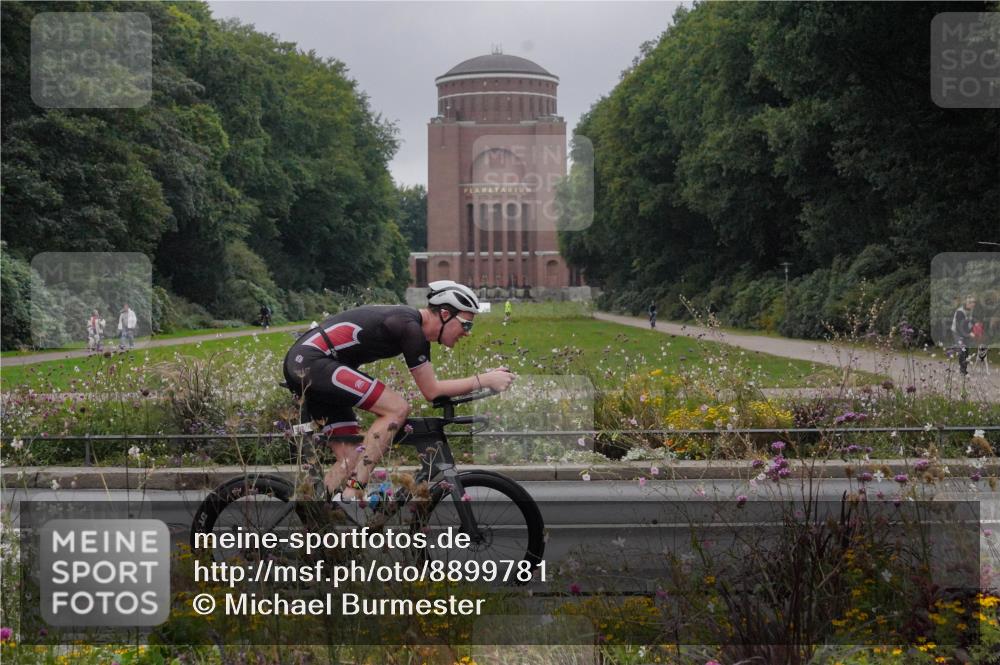14.09.2025 - Stadtparktriathlon Michael Burmester http://msf.ph/oto/8899781 14.09.2025 09:15:53 Radfahren 361, 376, 398, 466 meine-sportfotos.de