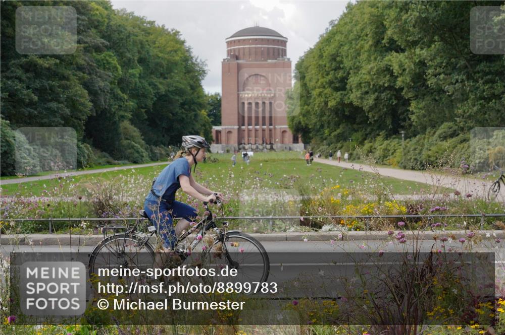 14.09.2025 - Stadtparktriathlon Michael Burmester http://msf.ph/oto/8899783 14.09.2025 12:59:58 Radfahren 1232, 1277, 1339, 1377, 1425, 1468, 1498 meine-sportfotos.de