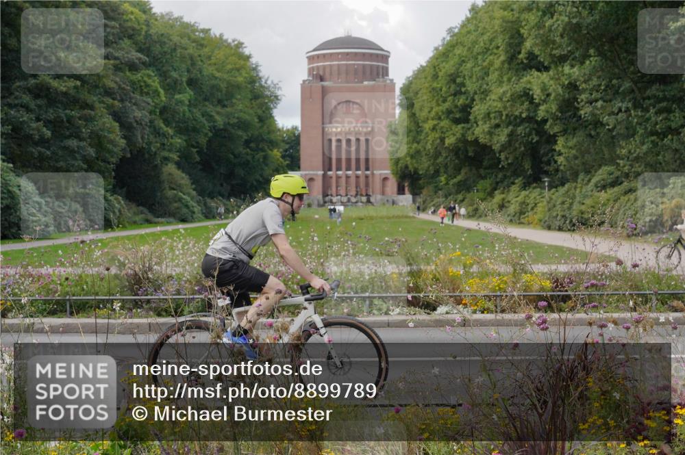 14.09.2025 - Stadtparktriathlon Michael Burmester http://msf.ph/oto/8899789 14.09.2025 13:00:05 Radfahren 1456, 1468, 1498 meine-sportfotos.de