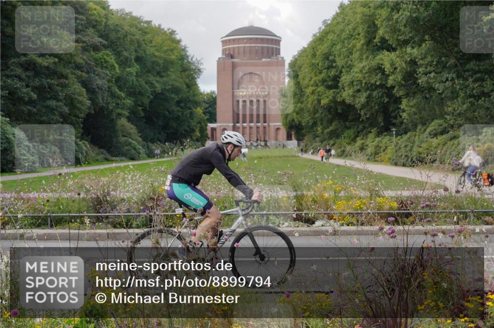 14.09.2025 - Stadtparktriathlon Michael Burmester http://msf.ph/oto/8899794 14.09.2025 13:00:06 Radfahren 1456, 1468, 1498 meine-sportfotos.de