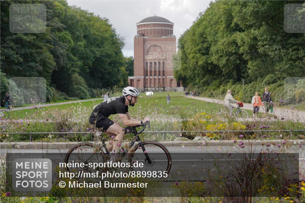 14.09.2025 - Stadtparktriathlon Michael Burmester http://msf.ph/oto/8899835 14.09.2025 13:00:53 Radfahren 1432, 1462, 1517, 1518 meine-sportfotos.de