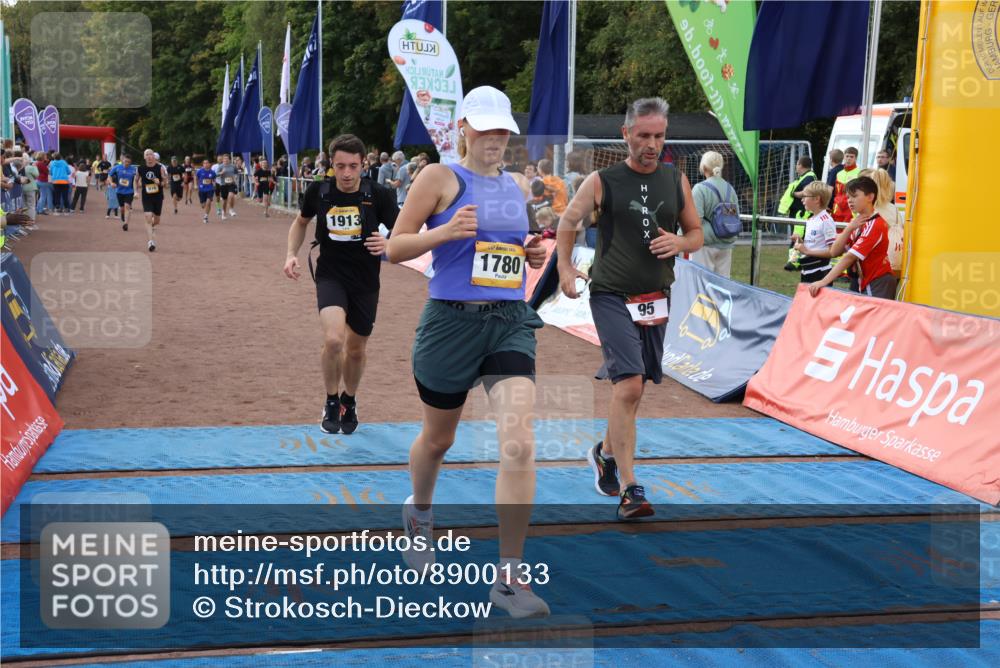 14.09.2025 - Airport Race Strokosch-Dieckow http://msf.ph/oto/8900133 14.09.2025 12:28:51 Ziel 95, 406, 879, 976, 1087, 1179, 1483, 1672, 1780, 1878, 1913, 1983, 2016, 5428 meine-sportfotos.de