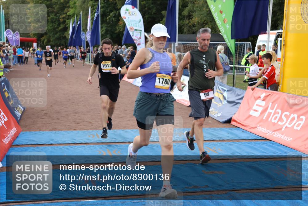 14.09.2025 - Airport Race Strokosch-Dieckow http://msf.ph/oto/8900136 14.09.2025 12:28:51 Ziel 95, 406, 879, 976, 1087, 1179, 1483, 1672, 1780, 1878, 1913, 1983, 2016, 5428 meine-sportfotos.de