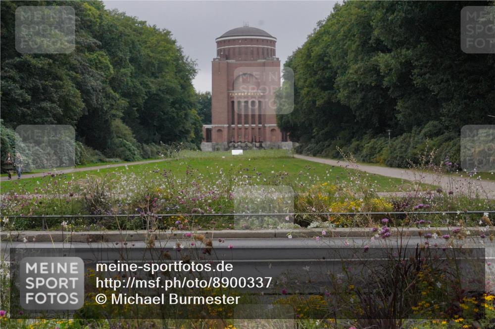 14.09.2025 - Stadtparktriathlon Michael Burmester http://msf.ph/oto/8900337 14.09.2025 09:17:38 Radfahren 331, 394, 402, 452 meine-sportfotos.de