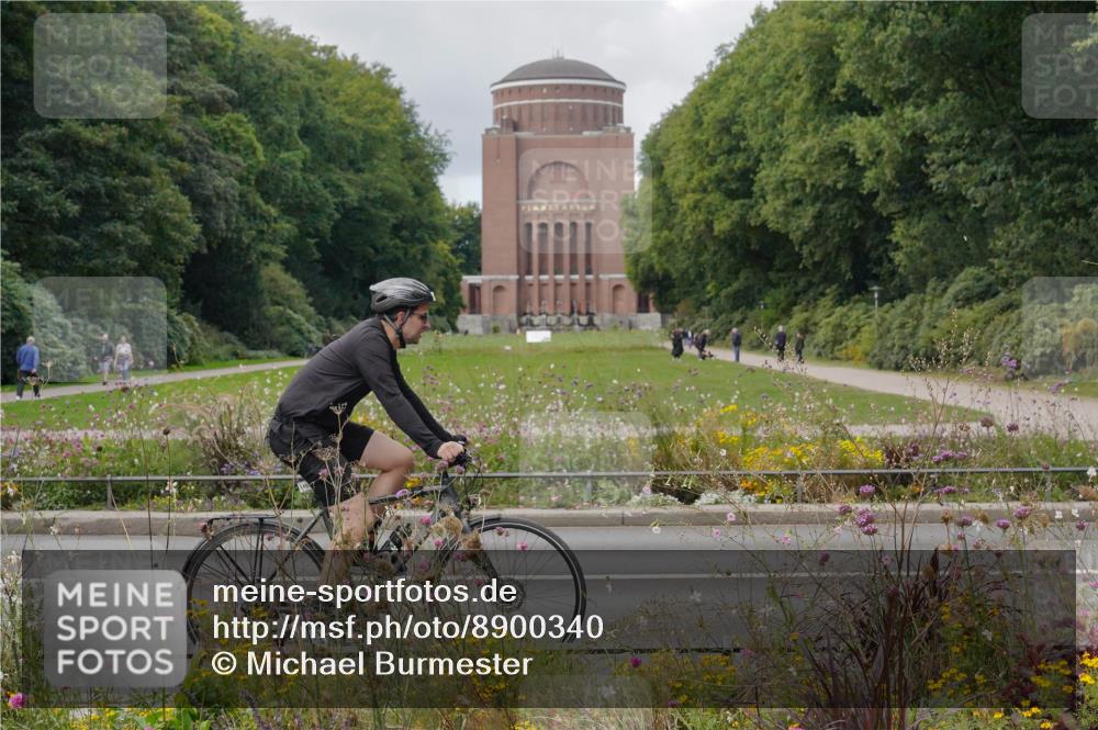 14.09.2025 - Stadtparktriathlon Michael Burmester http://msf.ph/oto/8900340 14.09.2025 13:02:28 Radfahren 1411, 1431, 1441, 1450, 1489, 1497, 1519 meine-sportfotos.de
