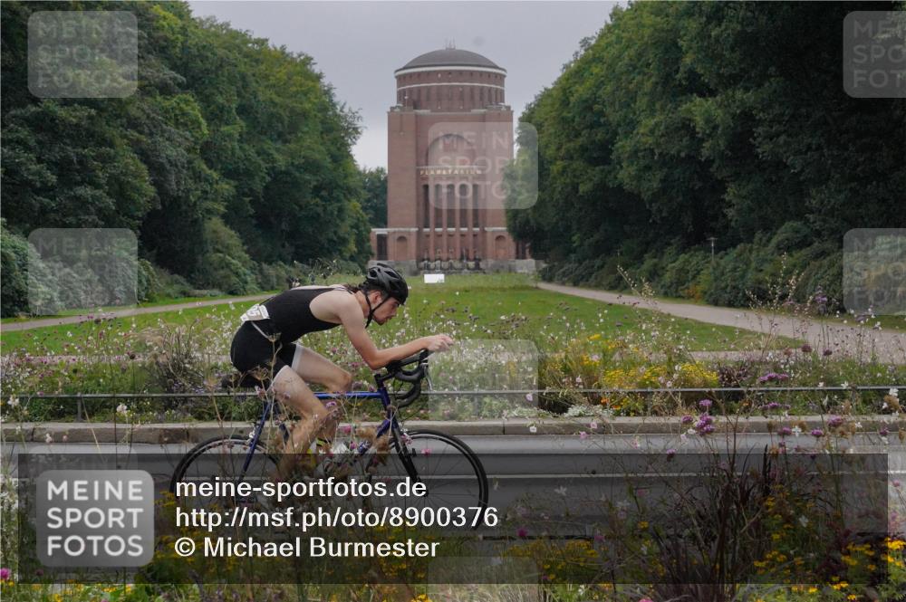 14.09.2025 - Stadtparktriathlon Michael Burmester http://msf.ph/oto/8900376 14.09.2025 09:17:55 Radfahren 321, 322, 378, 405, 412, 475 meine-sportfotos.de