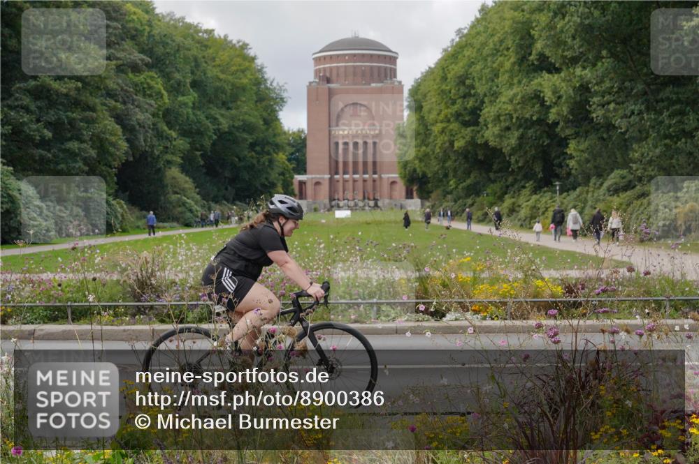 14.09.2025 - Stadtparktriathlon Michael Burmester http://msf.ph/oto/8900386 14.09.2025 13:02:51 Radfahren 1349, 1352, 1355, 1367, 1414, 1435, 1477, 1483, 1488, 1492 meine-sportfotos.de