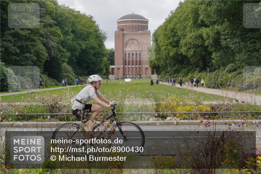 14.09.2025 - Stadtparktriathlon Michael Burmester http://msf.ph/oto/8900430 14.09.2025 13:03:10 Radfahren 1300, 1384, 1407, 1437, 1493 meine-sportfotos.de