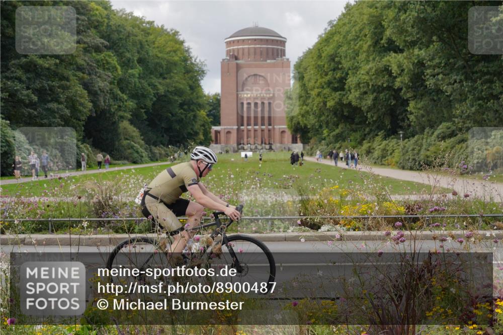 14.09.2025 - Stadtparktriathlon Michael Burmester http://msf.ph/oto/8900487 14.09.2025 13:03:44 Radfahren 1326, 1350, 1357, 1374, 1385, 1389, 1465 meine-sportfotos.de