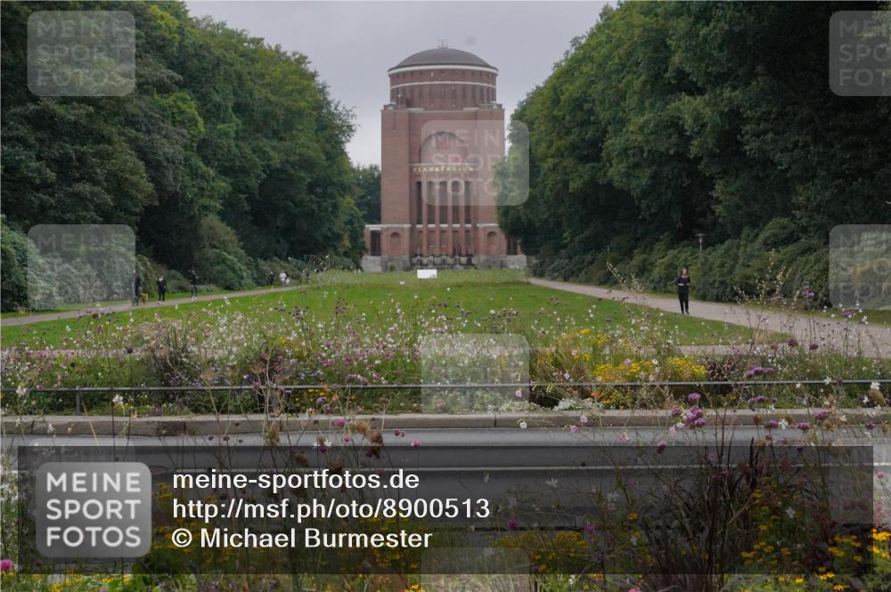 14.09.2025 - Stadtparktriathlon Michael Burmester http://msf.ph/oto/8900513 14.09.2025 09:18:52 Radfahren 302, 454, 499, 502 meine-sportfotos.de
