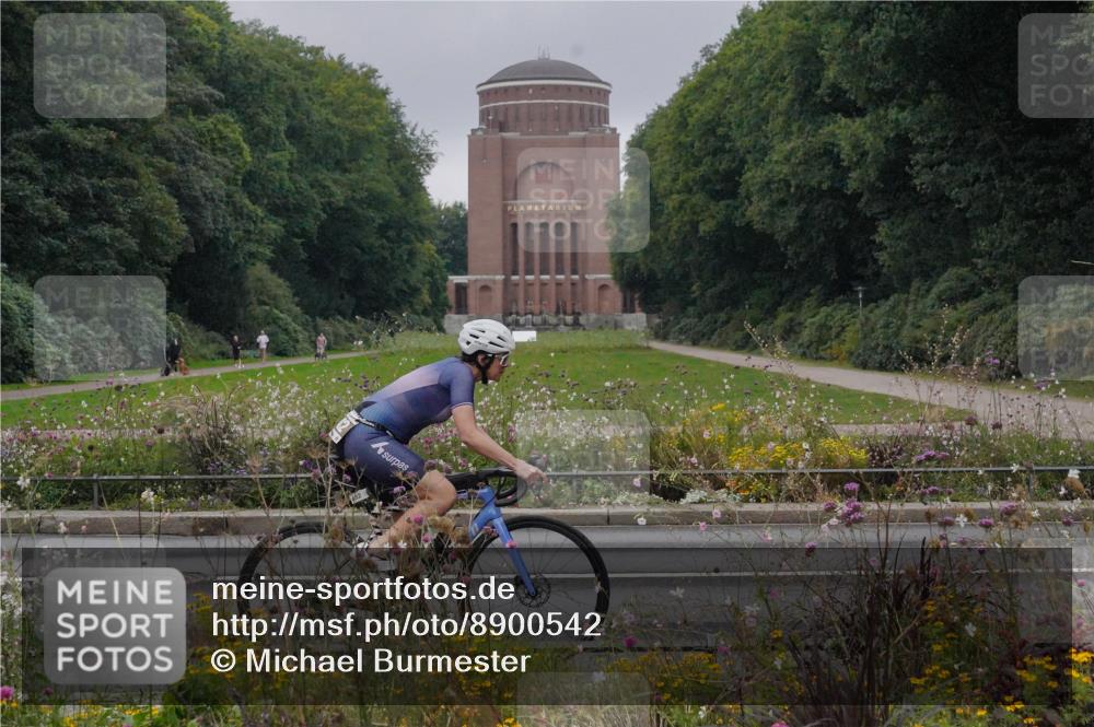 14.09.2025 - Stadtparktriathlon Michael Burmester http://msf.ph/oto/8900542 14.09.2025 09:19:09 Radfahren 314, 334, 397, 422, 431, 471, 472, 480, 482 meine-sportfotos.de