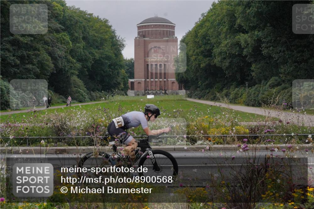 14.09.2025 - Stadtparktriathlon Michael Burmester http://msf.ph/oto/8900568 14.09.2025 09:19:18 Radfahren 304, 338, 397, 464, 467, 471, 480, 486 meine-sportfotos.de