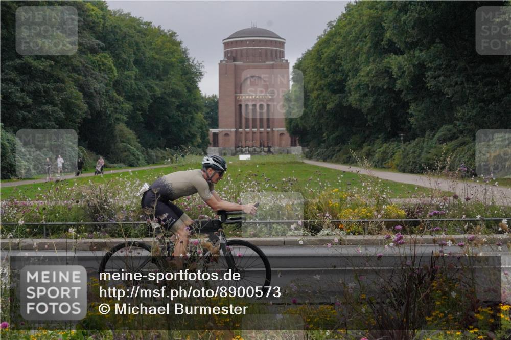 14.09.2025 - Stadtparktriathlon Michael Burmester http://msf.ph/oto/8900573 14.09.2025 09:19:20 Radfahren 304, 338, 397, 464, 467, 471, 486 meine-sportfotos.de
