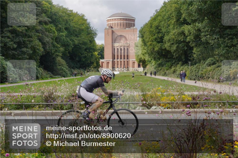 14.09.2025 - Stadtparktriathlon Michael Burmester http://msf.ph/oto/8900620 14.09.2025 13:05:39 Radfahren 1330, 1344, 1356, 1388, 1494, 1511 meine-sportfotos.de