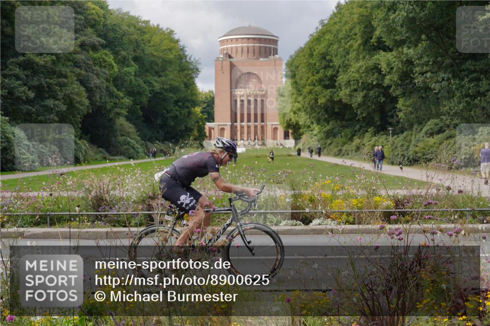 14.09.2025 - Stadtparktriathlon Michael Burmester http://msf.ph/oto/8900625 14.09.2025 13:05:40 Radfahren 1330, 1344, 1356, 1388, 1494, 1511 meine-sportfotos.de