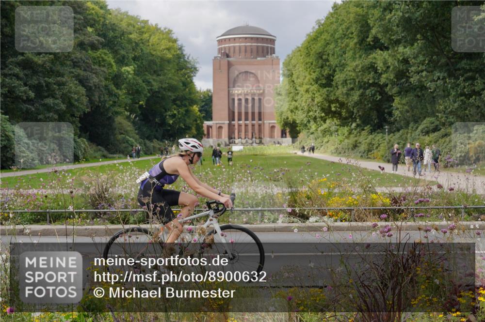 14.09.2025 - Stadtparktriathlon Michael Burmester http://msf.ph/oto/8900632 14.09.2025 13:05:53 Radfahren 1327, 1332, 1383, 1513 meine-sportfotos.de