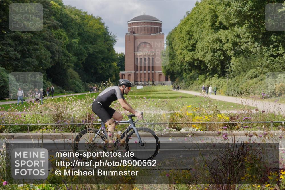 14.09.2025 - Stadtparktriathlon Michael Burmester http://msf.ph/oto/8900662 14.09.2025 13:06:17 Radfahren 1328, 1336, 1359, 1392, 1484 meine-sportfotos.de