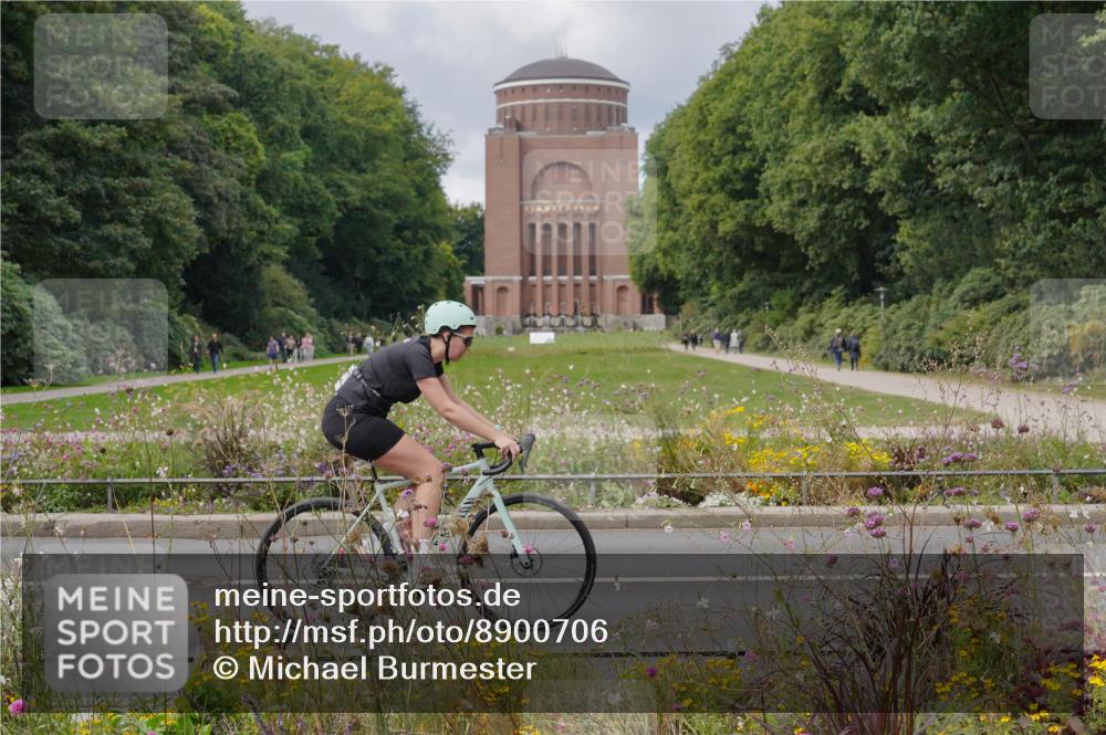 14.09.2025 - Stadtparktriathlon Michael Burmester http://msf.ph/oto/8900706 14.09.2025 13:06:53 Radfahren 1442, 1446 meine-sportfotos.de