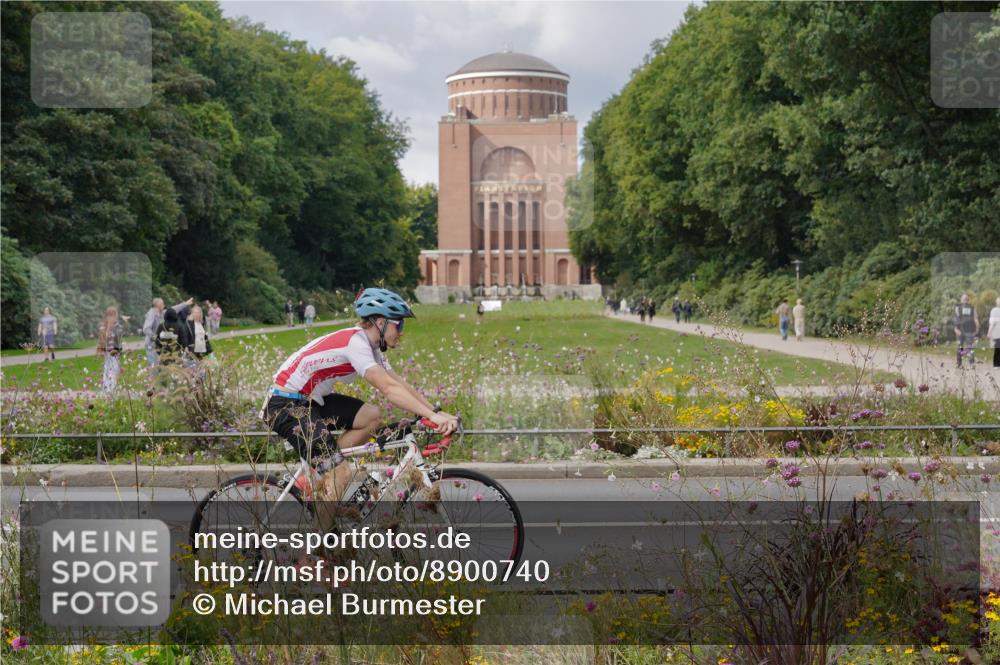 14.09.2025 - Stadtparktriathlon Michael Burmester http://msf.ph/oto/8900740 14.09.2025 13:07:21 Radfahren 1390, 1451, 1468 meine-sportfotos.de