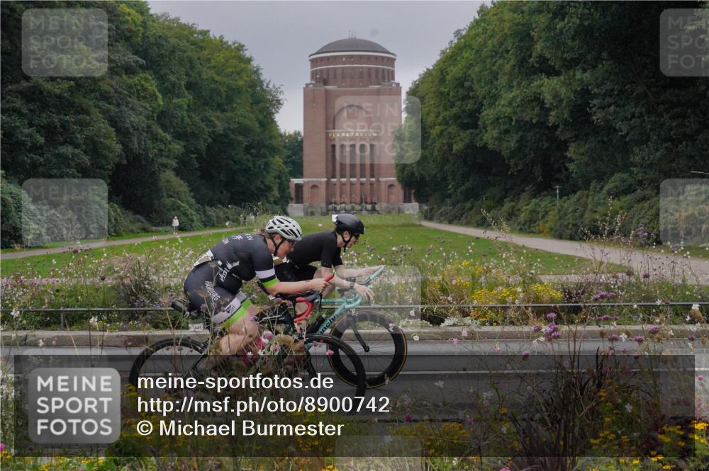 14.09.2025 - Stadtparktriathlon Michael Burmester http://msf.ph/oto/8900742 14.09.2025 09:20:28 Radfahren 301, 318, 326, 340, 345, 346, 347, 359, 363, 370, 371, 373, 381, 389, 419, 445 meine-sportfotos.de