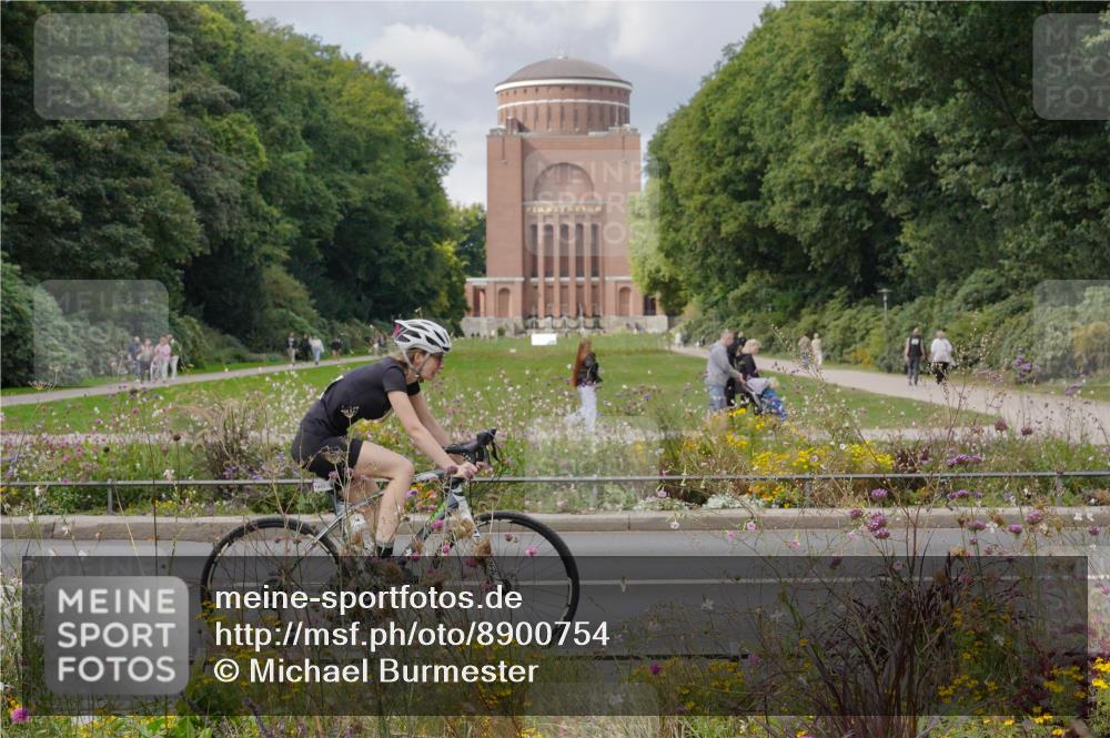 14.09.2025 - Stadtparktriathlon Michael Burmester http://msf.ph/oto/8900754 14.09.2025 13:07:36 Radfahren 1377, 1425, 1443 meine-sportfotos.de