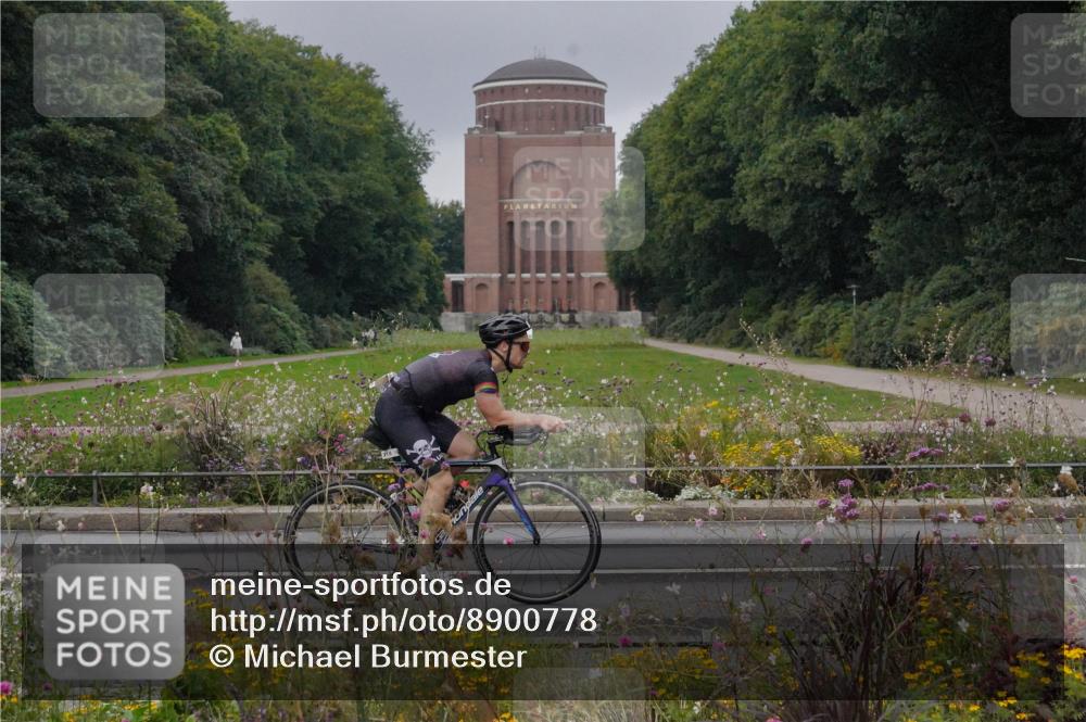 14.09.2025 - Stadtparktriathlon Michael Burmester http://msf.ph/oto/8900778 14.09.2025 09:20:36 Radfahren 301, 318, 326, 340, 345, 346, 347, 359, 363, 370, 373, 377, 381, 386, 389, 448 meine-sportfotos.de