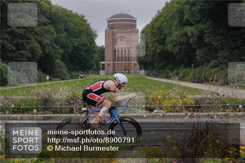14.09.2025 - Stadtparktriathlon Michael Burmester http://msf.ph/oto/8900791 14.09.2025 09:20:40 Radfahren 318, 327, 346, 347, 377, 386, 389, 448 meine-sportfotos.de