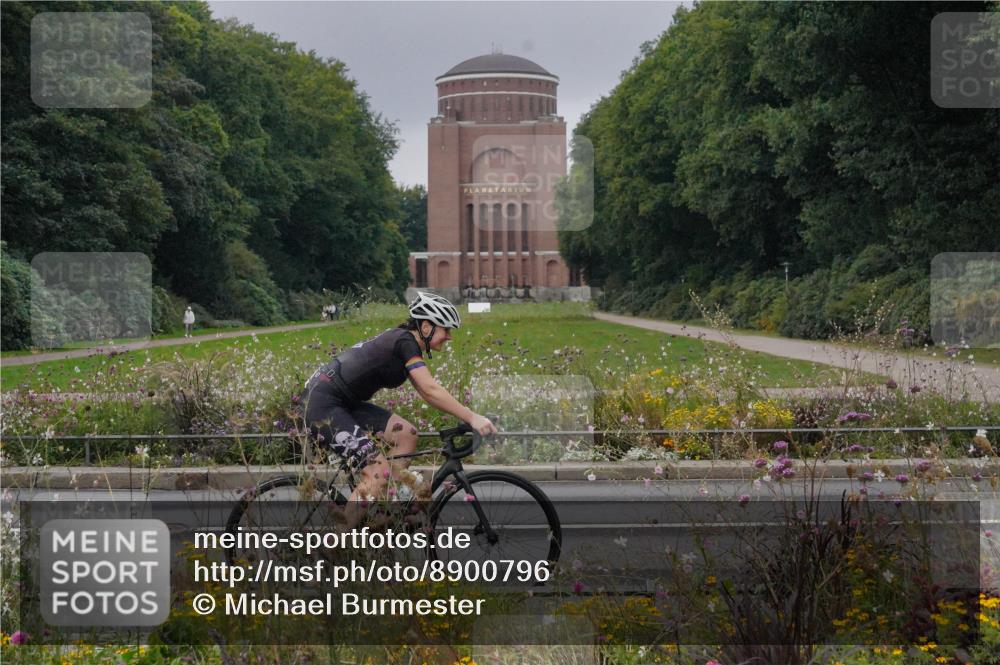 14.09.2025 - Stadtparktriathlon Michael Burmester http://msf.ph/oto/8900796 14.09.2025 09:20:41 Radfahren 327, 346, 377, 386, 448 meine-sportfotos.de