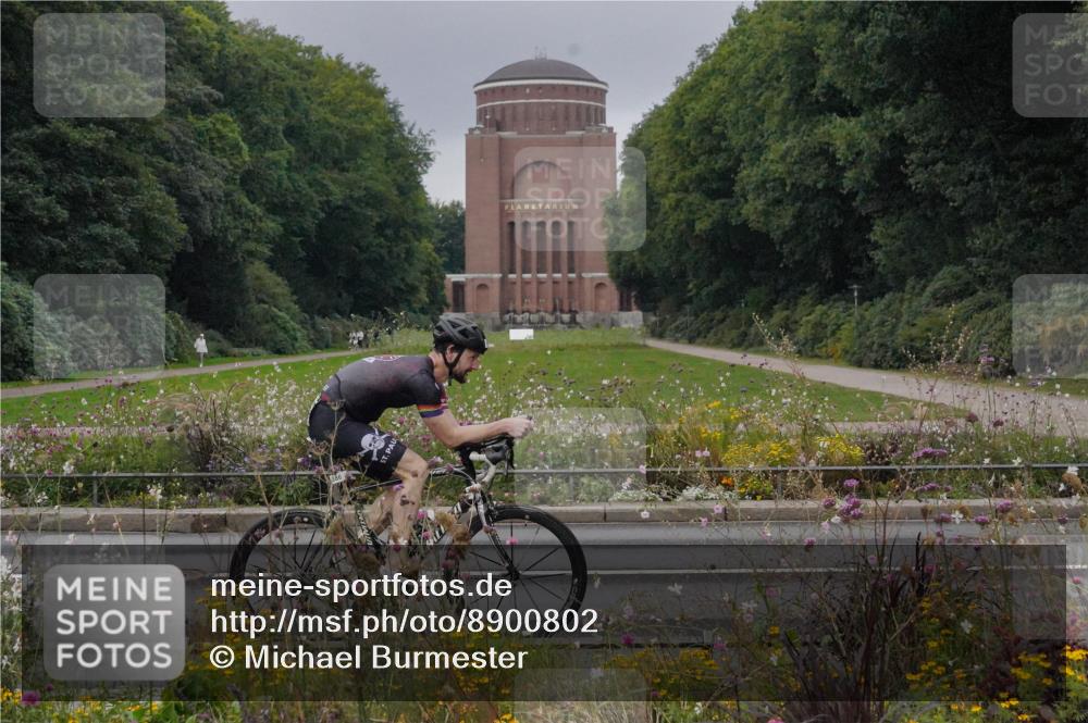 14.09.2025 - Stadtparktriathlon Michael Burmester http://msf.ph/oto/8900802 14.09.2025 09:20:42 Radfahren 327, 346, 377, 386, 448 meine-sportfotos.de