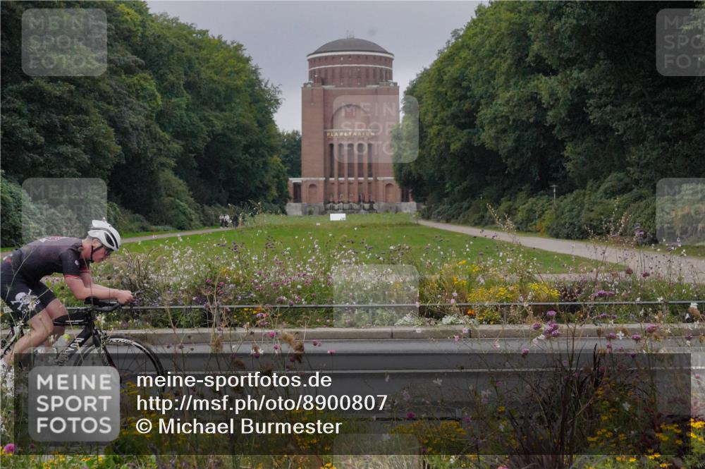 14.09.2025 - Stadtparktriathlon Michael Burmester http://msf.ph/oto/8900807 14.09.2025 09:20:48 Radfahren 327, 353 meine-sportfotos.de