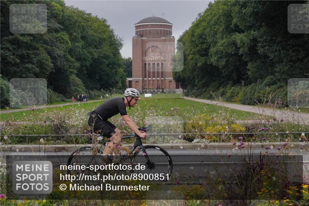 14.09.2025 - Stadtparktriathlon Michael Burmester http://msf.ph/oto/8900851 14.09.2025 09:21:11 Radfahren 339, 342, 380, 401, 404, 473, 500 meine-sportfotos.de