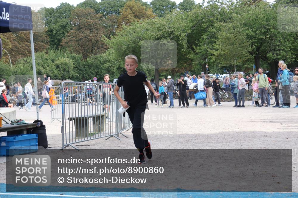 14.09.2025 - Stadtparktriathlon Strokosch-Dieckow http://msf.ph/oto/8900860 14.09.2025 14:41:18 Ziel 1727, 1744, 1748 meine-sportfotos.de